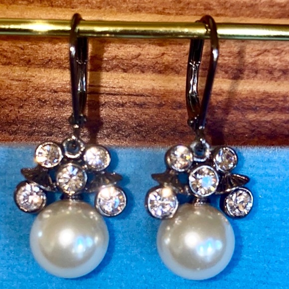 Light Pink Crystal PEARL DANGLE EARRINGS - Picture 1 of 4